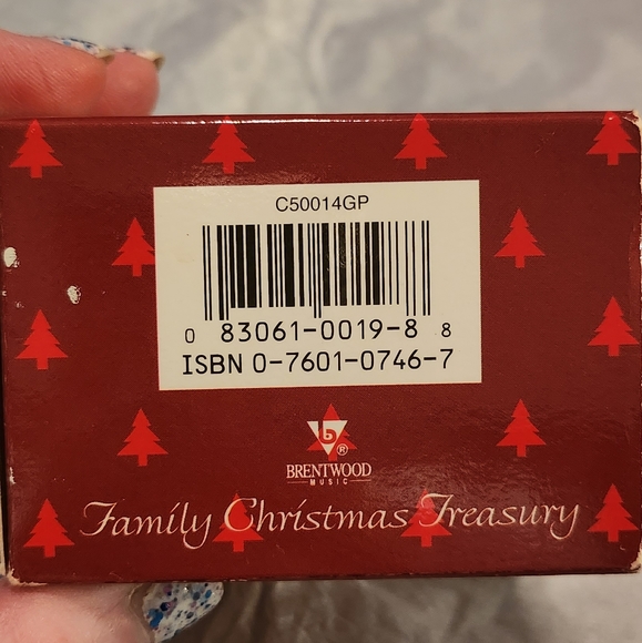 VINTAGE Family Christmas Treasury 3 Cassette Tapes - Picture 5 of 6